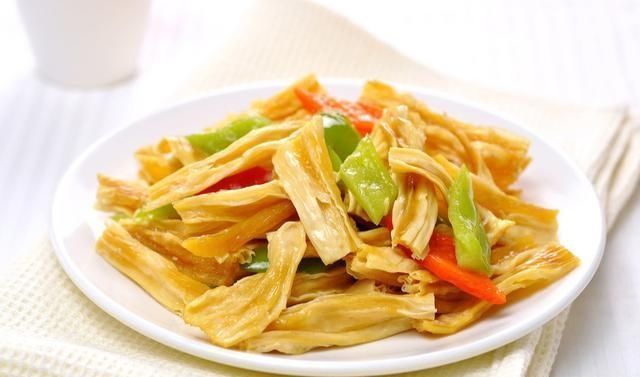 大厨|腐竹不要直接用清水泡大厨教你1招，1分钟泡发，美味又筋道