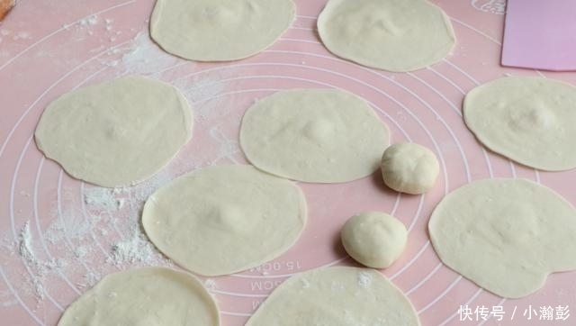  好吃|包子别再发面了，教你新吃法，皮薄馅儿大，比发面的好吃10倍！