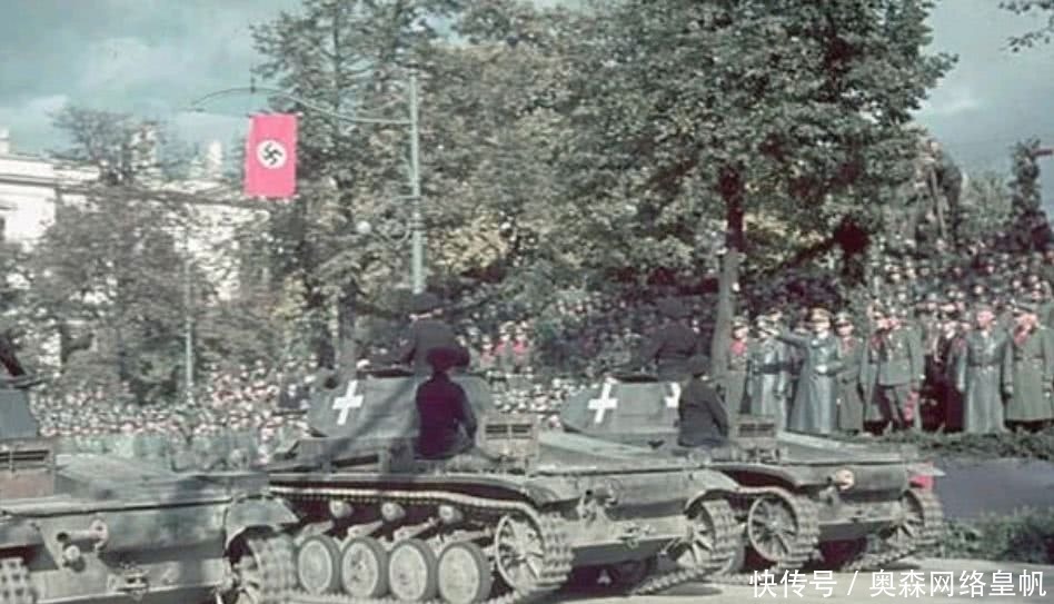 骄傲|老照片:德军攻占波兰,希特勒飞往华沙举行大阅兵,一脸骄傲!