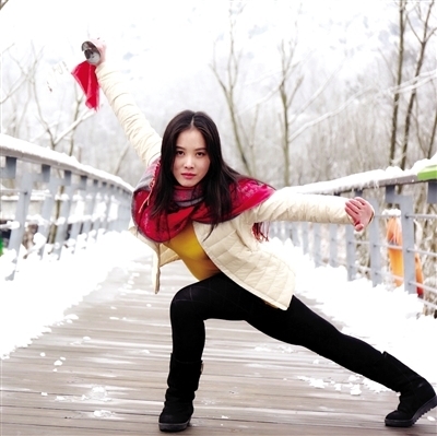 拳馆|醉汉调戏火锅店老板娘反被殴打摆拍：宣扬正义？还是为拳馆宣传？