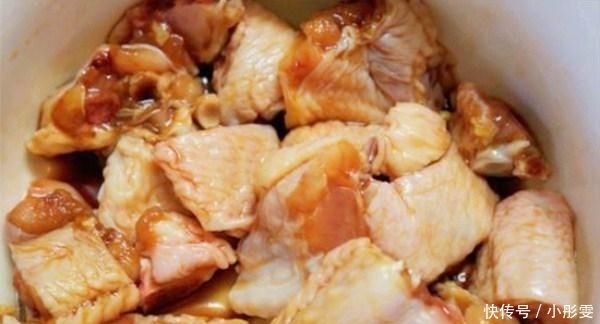  下锅|大厨：炒鸡肉时，万万不能直接下锅炒，多加一步，鸡肉香嫩，入味！