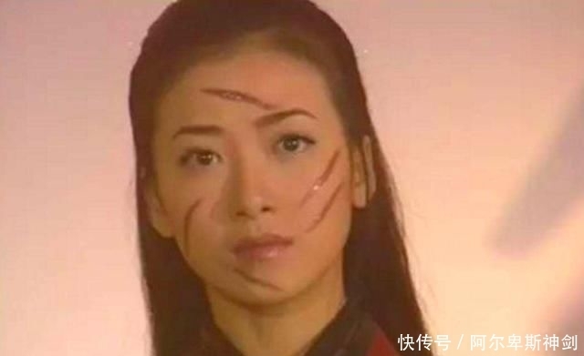 认出|原来蛛儿一开始就认出张无忌了，却装作不知道，原因才最心酸