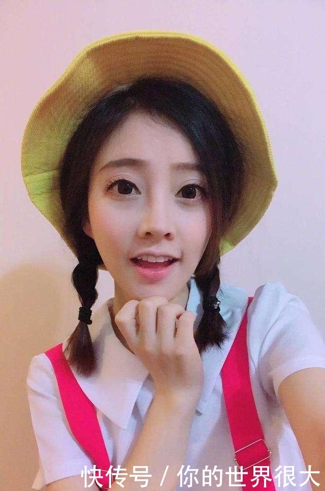 冯提莫|网红一姐冯提莫有多美?看到她的素颜照后,网友:怎么有点像小学生