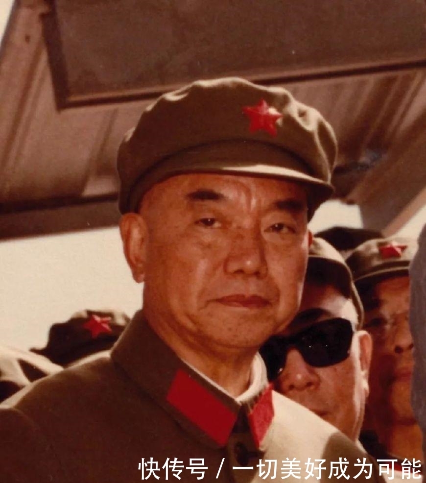 蹇先佛|这个貌美女八路, 是副师长夫人! 拎的钱包丢了, 全军竟寻找一天!