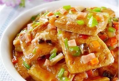 豆腐|做焖汁豆腐时,不要直接放入锅里煎,多加这两步,豆腐又嫩又滑