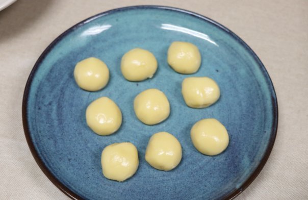 咸蛋黄|星巴克一盒美食卖1378元，却有很多人喜欢，原来是因为这个