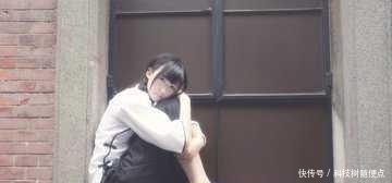  对联|千古绝对！上联年年失望年年望，郭沫若智改下联后救少女！