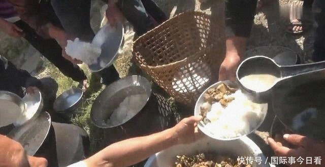 米饭|尼泊尔农村大型酒席,场面壮观,只吃一个菜咖喱羊肉配米饭