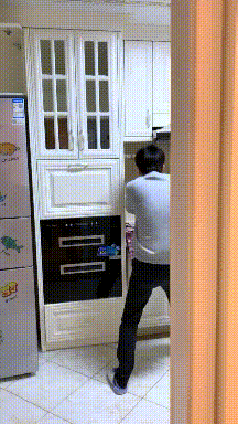 丢人|搞笑GIF趣图:我都想直接下去不表演了,太丢人了