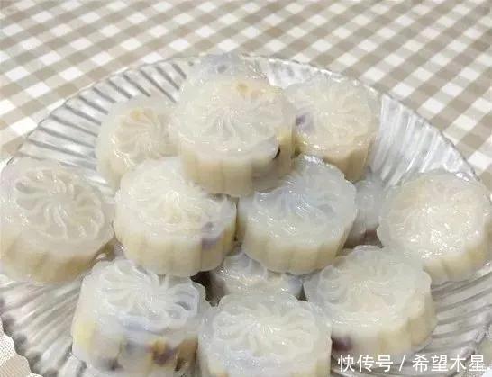 做法|最简单的月饼做法,一蒸一揉就搞定,口感带点爽脆又带点软糯