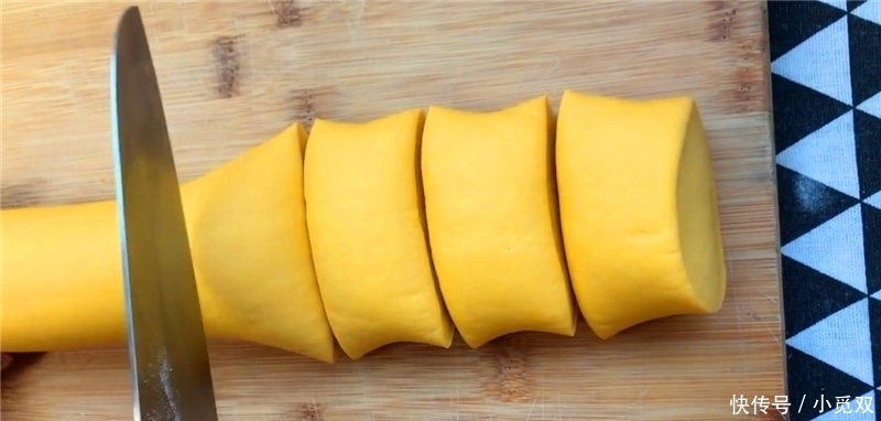  馒头|南瓜不要做南瓜饼了, 教你此种做法, 做出来个个按下去能回弹