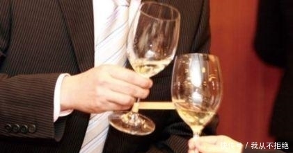 跟领导|和重要领导吃饭,学会5句敬酒话就够了,保证领导对你刮目相看!
