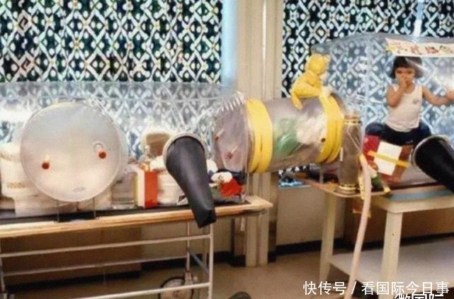 母亲|“泡泡男孩”:一生活在泡泡里,12岁第一次触摸母亲接着便离去