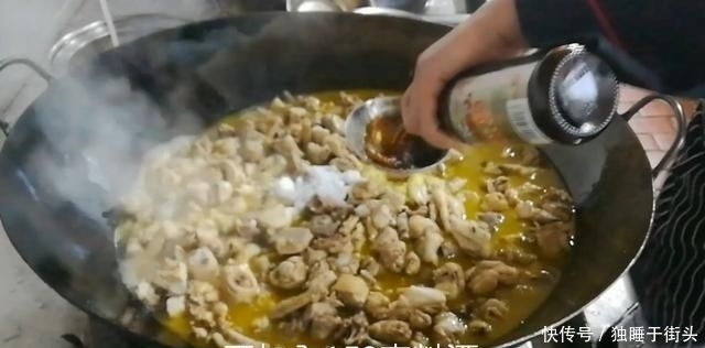 烧鸡|淮扬菜大厨改良员工餐将香菇烧鸡这么做,鲜香微辣,开胃下饭