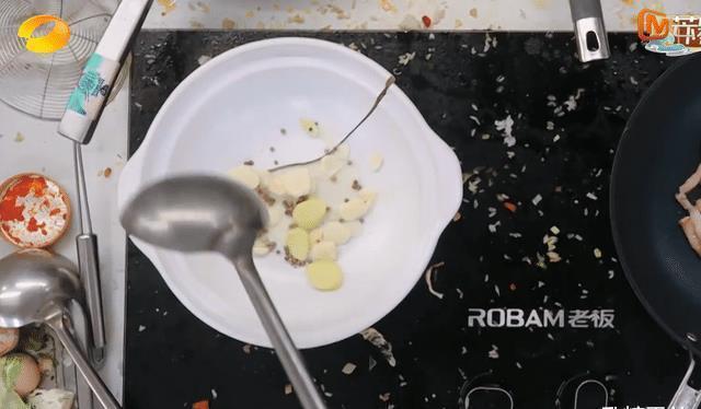 劣质|《中餐厅》遇上黑心商家,餐具全是劣质瑕疵品,顾客忍不住投诉