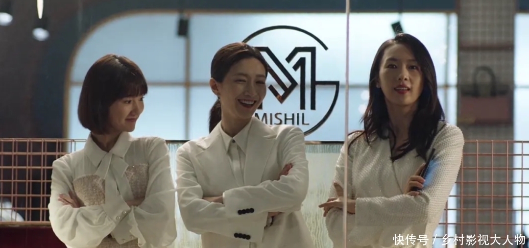  真该|佟丽娅因粉丝弃演顾佳一角，她真该学学戚薇，高明的拒绝粉丝绑架