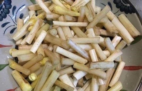  买点|此菜被称为“穷人的阿胶”，遇到多买点，补血又养颜，淡斑还去皱