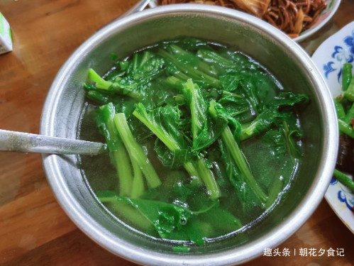 晚餐|节日不下馆子,妈妈准备200元的晚餐,分量足,家人都吃好