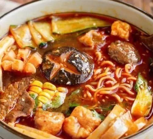 康师傅|“汤最好喝”的3款泡面,康师傅落榜,网友我能把它吃“破产”