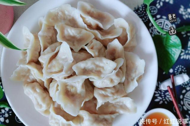  多汁|萝卜馅饺子，是焯水还是直接包，只要这步做对了，鲜嫩多汁又好吃