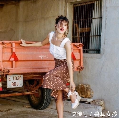 半身裙|夏季想穿得出彩，少了波点半裙还真不行，优雅气质别的单品比不过