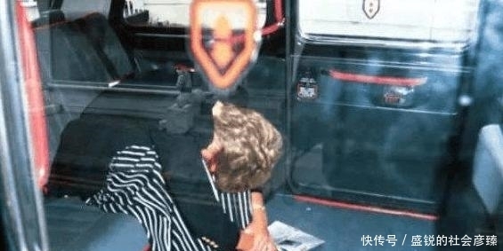  戴安娜|戴安娜王妃老照片, 明媚的笑容难掩心中的落寞, 图五让人心碎不已