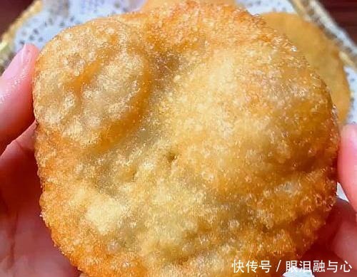 香脆|仅要一碗糯米粉,教你做油炸糕,金黄香脆软糯,新手也能一次成功