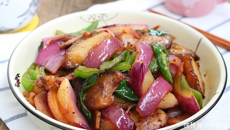 洋葱|父亲总是馋这菜,香辣下饭,烹调不放一滴油,每次早早就光盘