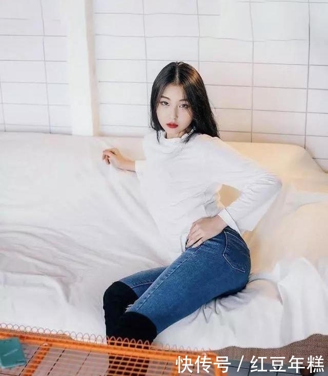 时尚|低调精致牛仔裤大气有档次，清新脱俗时尚迷人，尽显温柔女人味!