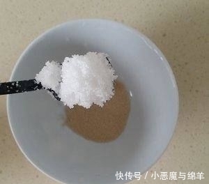  简单|两分钟学会生煎包的做法，简单易学，皮软底脆，咸香多汁