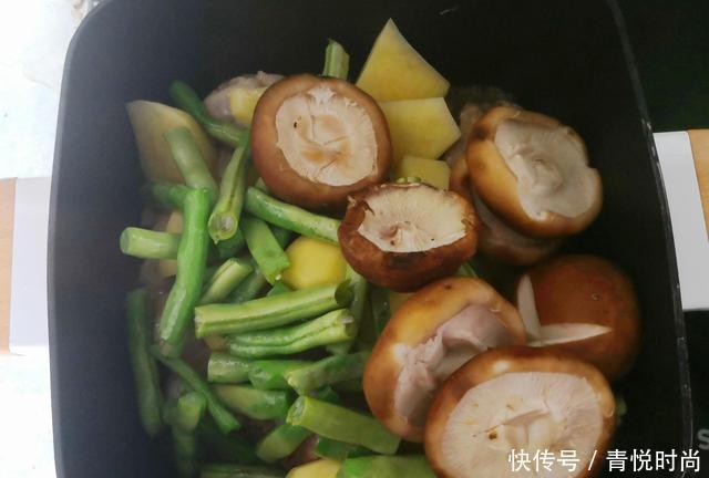 饭菜|家常下饭菜做法:鸡肉这样炖一锅,简单易做,营养好吃