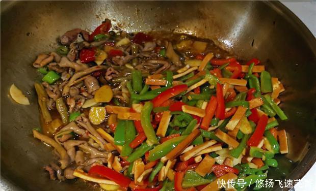 爆炒|邻居扔的鸡杂我拿来爆炒,不需要多丰富的配菜,出锅后可口又下饭