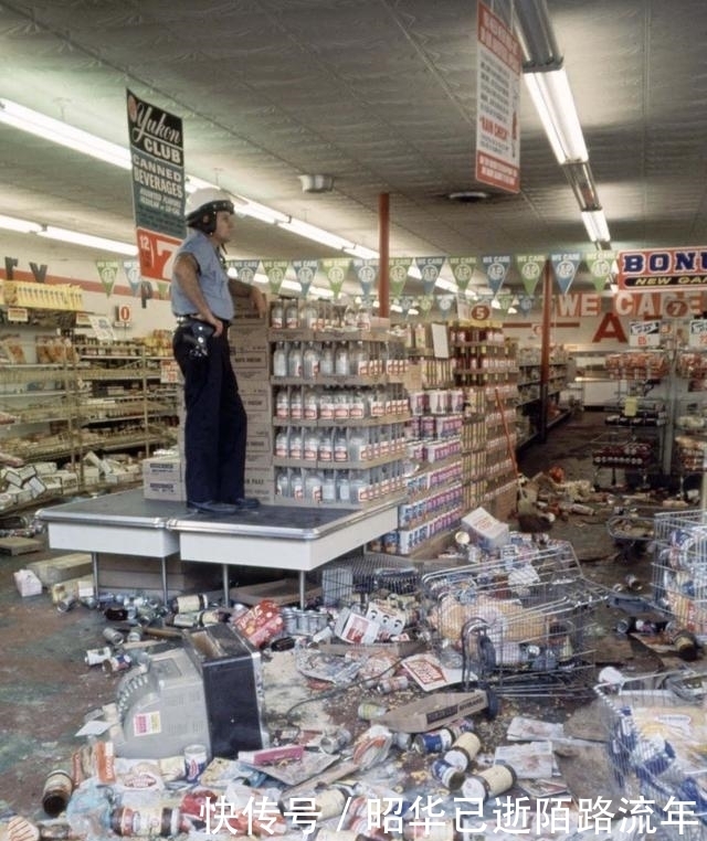  黑人|1967年底特律暴乱：美国总统派军队镇压，43人死亡，7200人被捕