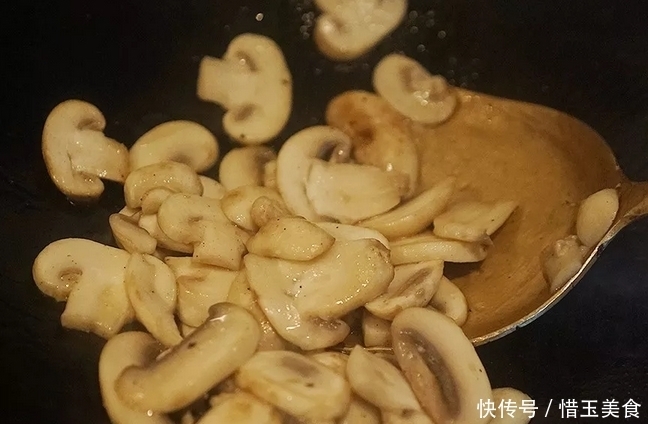 鲜香|大叔家的下饭菜:蘑菇肉丝豆腐,做法简单,鲜香滑嫩,家人爱吃!
