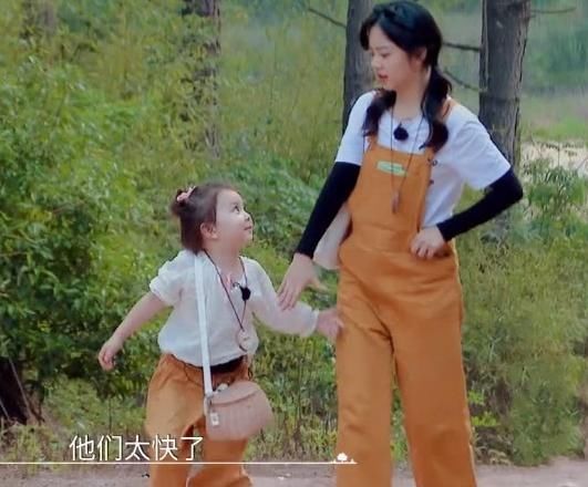 妈妈|小女孩对谭松韵说回家找妈妈,看清她下意识反应,粉丝太心疼