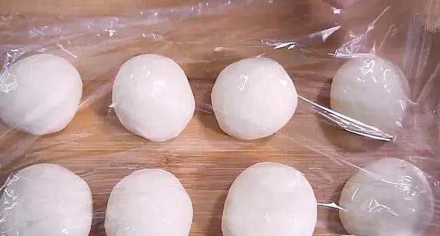  不硬|一到夏天我就烙这种饼，香软又筋道，1分钟烙一张，凉了也不硬