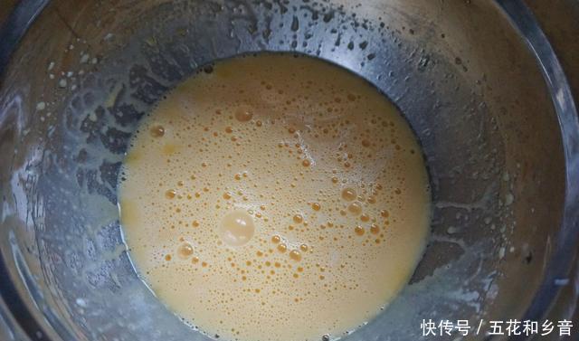  芒果|女儿生日说要吃慕斯蛋糕，我给她做了可爱的卡通蛋糕，她开心极了