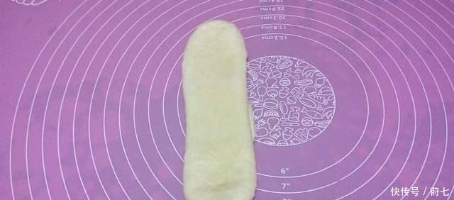  柔软|美食如此简单：一碗面粉一袋牛奶，教你在家做吐司，柔软拉丝有弹性！