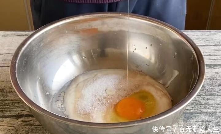 营养|1袋酸奶加1碗面粉,不煮不炸,20分钟出锅,营养美味,比面包好吃