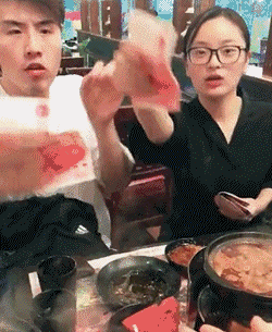 大哥|搞笑GIF：就大哥这指法，应该不缺女朋友吧！