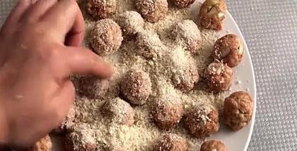  试试|一块五花肉，一碗糯米粉，试试这种特色做法，开胃又下饭