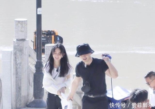 晓明哥|《中餐厅》路透,赵丽颖和黄晓明抢活干,张亮老了很多