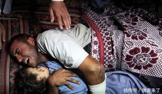  女儿|3岁女孩在学校身亡，父亲抱着女儿遗体痛哭，真相让所有人痛心！