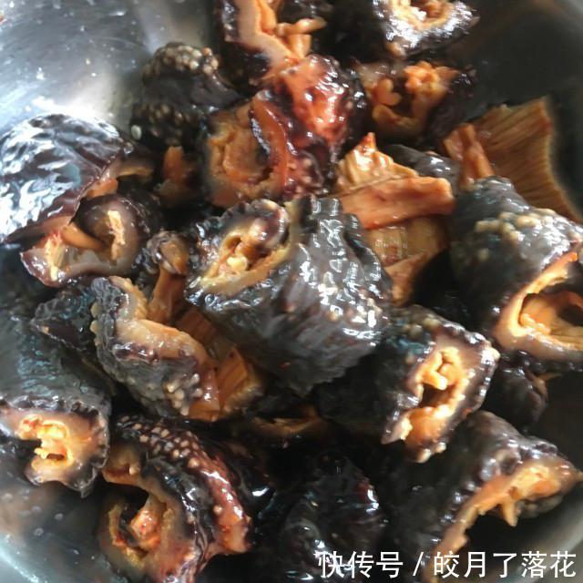  大葱|大葱炒加拿大海参，做法简单，鲜美下饭