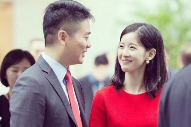 富豪|中国又多了一个千亿富豪,娇妻比他小20岁,马云把他当作最强对手