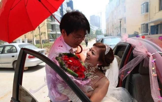 激怒|新娘讨要9万下车费，新郎被激怒，钱没有，哪里来的回哪去