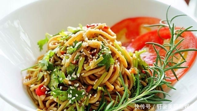 荞麦面|天热吃凉面,很多人都不知面条加入它,劲道又爽滑