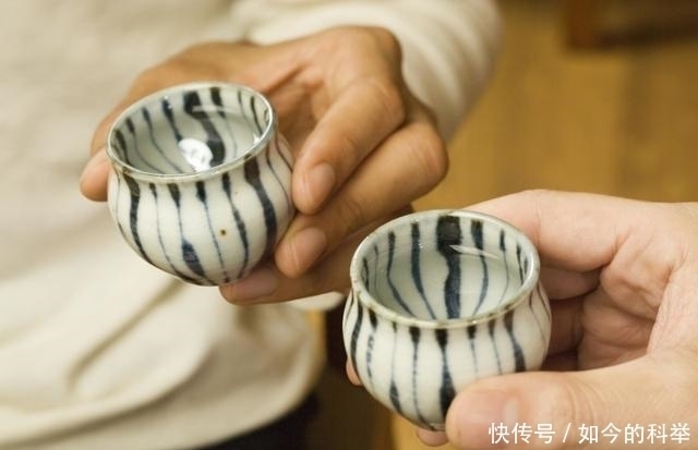 牌子|无论什么牌子的白酒,只要酒瓶上有“这行字”,全是酒精勾兑的