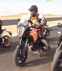 难道|搞笑GIF:这里面的难道是花生?我看着像,我回家带布袋!