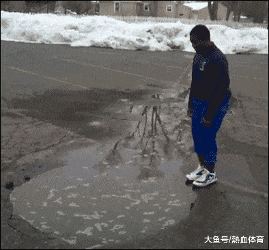  看不清楚|搞笑GIF：哎呀，不好意思，泳镜上起雾，看不清楚，我再来一次